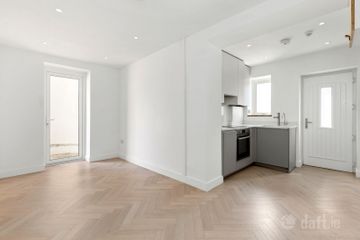 Apartment 2, Court View, 52 Castle Avenue, Clontarf, Dublin 3, D03EH99 — photo 3