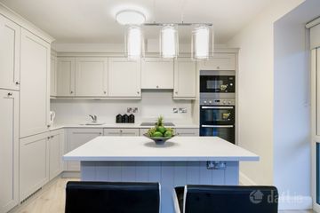 Leona Apartments