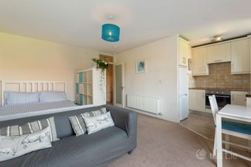 21 Rowan House, Mespil Estate, Sussex Road, Ballsbridge, Dublin 4, D04HX80 — photo 2