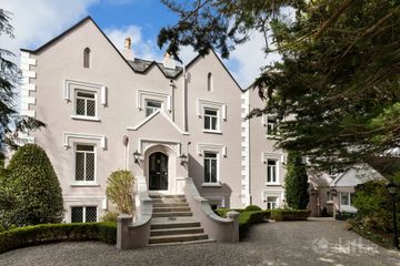 Tudor Lodge, South Hill Avenue, Blackrock, Co.Dublin, A94 V6F5 — photo 3