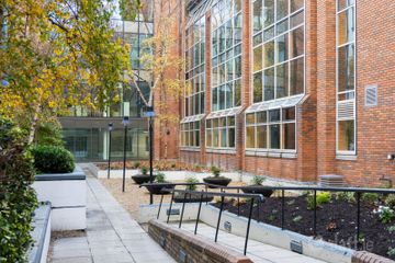 First Floor  Longphort House, Earlsfort Centre, Dublin 2 — photo 2