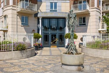 Apartment 95, The Berkeley Block, Pembroke Square, Grand Canal Dock, Dublin 4, D04KR79 — photo 2