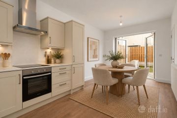 17 Kennan Walk, Luttrellstown Gate, Dublin 15, D15VX6P — photo 2