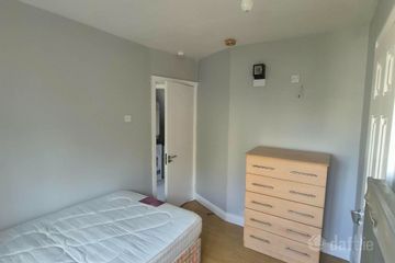 Self contained studio room to let - Finglas South Area, Finglas, Dublin 11