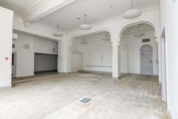 19 Eyre Square, Galway, Galway City Centre, Co. Galway — photo 2