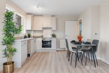 1 Bedroom - Kitchen &amp; Dining Space 