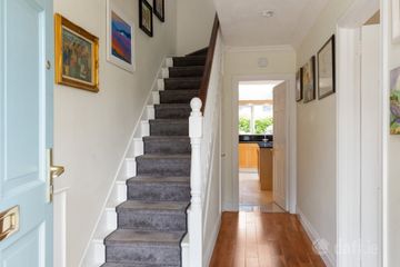 22 Glencairn Crescent, The Gallops, Leopardstown, Dublin 18, D18 V6W6 — photo 2