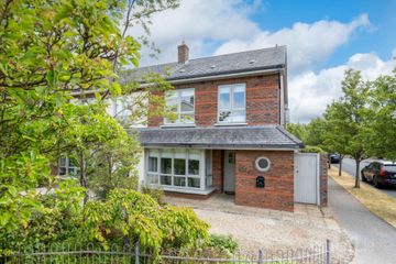 2 Kelston Avenue, Foxrock, Dublin 18, Co. Dublin, D18WR68