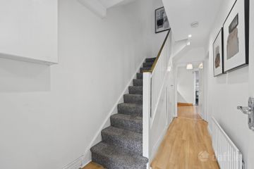 111 Nutgrove Avenue, Rathfarnham, Churchtown, Dublin 14, D14WF84 — photo 2