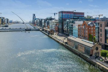 81B The Campshires, Sir John Rogerson's Quay, Dublin 2 — photo 3