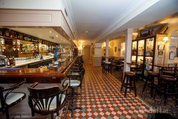 The Oyster Tavern, The Spa, V92F681 — photo 2