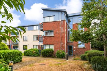 28 The Courthouse, Rathcoole, Co. Dublin — photo 2