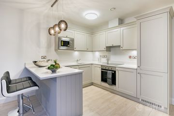Leona Apartments