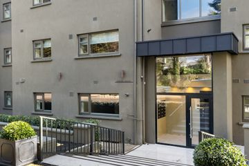 Apartment 10, Errigal House, Eglinton Court, Donnybrook, Dublin 4, D04CK11 — photo 2