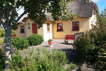The Thatch Cottage, Strandsend, Cahersiveen, Co. Kerry, V23K799 — photo 2
