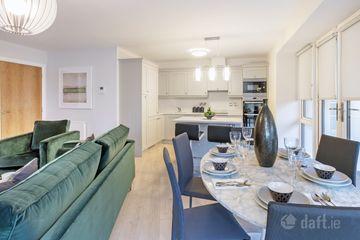 Leona Apartments