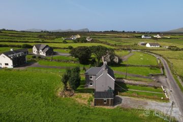 Caherscullibeen, Ballydavid, Co. Kerry, V92H9K3 — photo 2