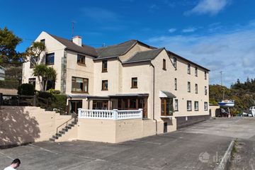 Bunbeg House, Harbour Road, Bunbeg, Co. Donegal, F92PX80
