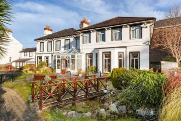 58 Park Avenue, formerly Ailesbury Nursing Home, Sandymount, Co. Dublin — photo 3