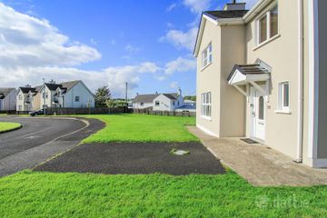 27 Orchard Grove, Newtown Cunningham, Co. Donegal, F93W326 — photo 2