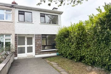 60 The Crescent, Millbrook Lawns, Oldbawn, Dublin 24, D24AWY1 — photo 2