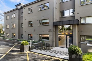 Apartment 13, Errigal House, Eglinton Court, Donnybrook, Dublin 4, D04TK70 — photo 2