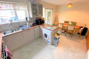 Room to Rent –  Ashfield Grove, Huntstown, Dublin 15 — photo 3