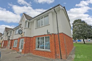 22 Town Court, Shannon, Clare, V14ED76 — photo 2