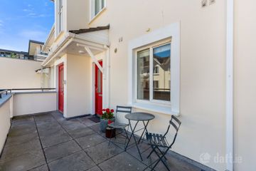 12 Saint Helen's Court, George's Street Lower, Dun Laoghaire, Co Dublin, A96NH99 — photo 2