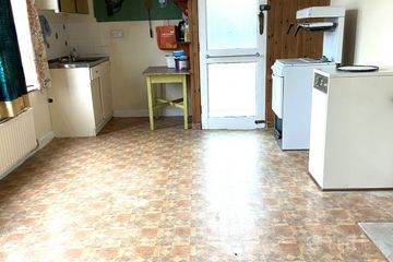 Kitchen/ Dining area 12'3''x11'