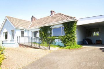 Rocktown Bungalow & Chalet, Rocktown, Greencastle, Co. Donegal, F93W8N3 — photo 3