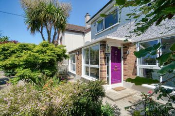 4 Foxrock Avenue, Foxrock, Dublin 18, D18R2H4 — photo 3