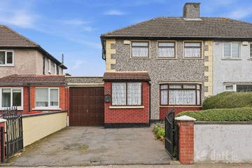 18 Shanowen Avenue, Santry, Dublin 9, D09W3X8 — photo 2