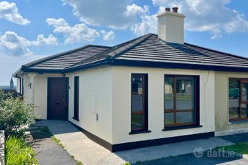 12 Racecourse Hill, Clifden, Co Galway, H71YH01 — photo 2