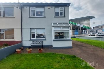 82 Childers Park, Thurles, Co. Tipperary, E41DR72 — photo 2
