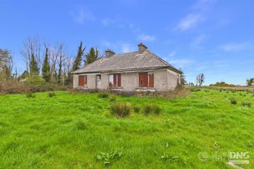 Derelict Residence On C. 14.40 Acres, Derryvode, Williamstown, Co. Galway — photo 2