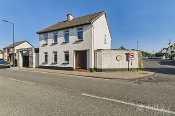 Tayside, River Street, Clara, Co. Offaly, R35YR02 — photo 2