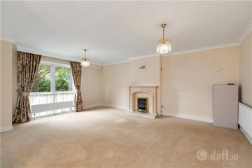 15 Merrion Court, Ailesbury Road, Ballsbridge, Dublin 4, D04P9W8 — photo 2