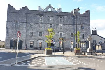 Stone Court Centre, The Square, Roscommon Town, Roscommon Town, Co. Roscommon, F42KV80 — photo 3