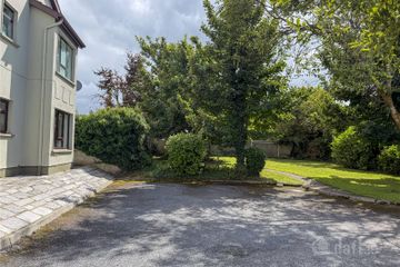 2 Martello Court, 75 Upper Newcastle Road, Newcastle, Galway, H91FD88 — photo 3