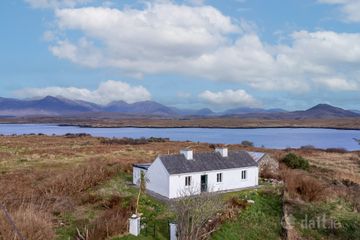 Ti Mamo, Inishnee, Roundstone, Co. Galway, H91CDK3 — photo 3