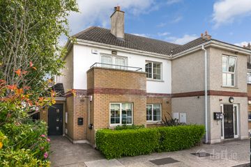 12 Glebe Square, Newcastle, Co. Dublin — photo 2