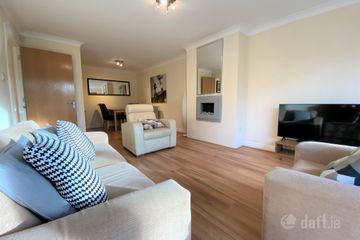 SHORT LET 3 - 5 MONTHS ONLY - The Oaks, Rockfield, Beside Balally LUAS, Dundrum, Dublin 16 — photo 2