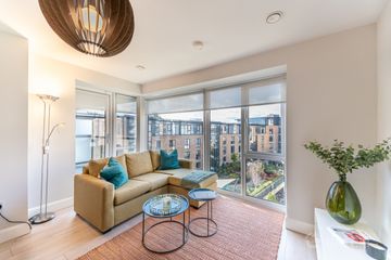 Leona Apartments