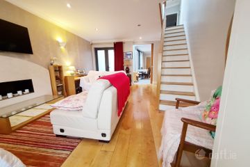 SHORT TERM, 3 MONTHS LEASE, 1 Parkavara, Mill Street, Galway City Centre, Co. Galway — photo 3