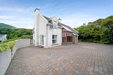 The Narrow's, 8 Fintra Bay, Killybegs, Co.Donegal, F94R8Y4 — photo 2
