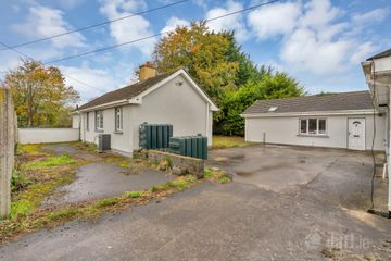 Whitesland, Residence & 2 no. Apartment Units, Rathbride Road, Kildare Town, Co. Kildare, R51PX53 — photo 3