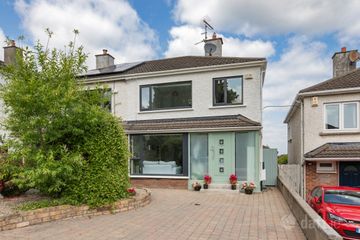 9 Highland Grove, The Park, Cabinteely, Dublin 18, D18 N2C6