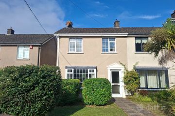 9 The Townhouses, Crab Lane, Ballintemple, Co. Cork, T12YHD7 — photo 2