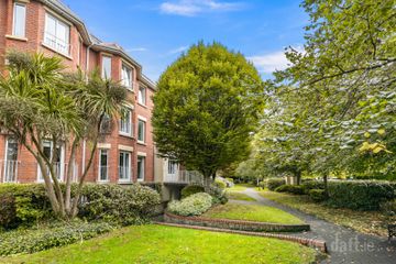 18 Radcliff Hall, St John's Road, Sandymount, Dublin 4, D04XV07 — photo 2